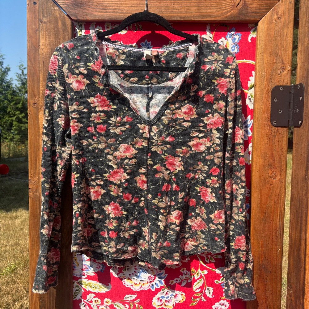 Pilcro Indie Grunge Black Floral Distressed Waffle Knit Long Sleeve Thermal M